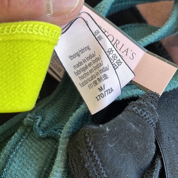 3 Pair of Victoria’s Secret NWT thong/string size M/M - Picture 5 of 9